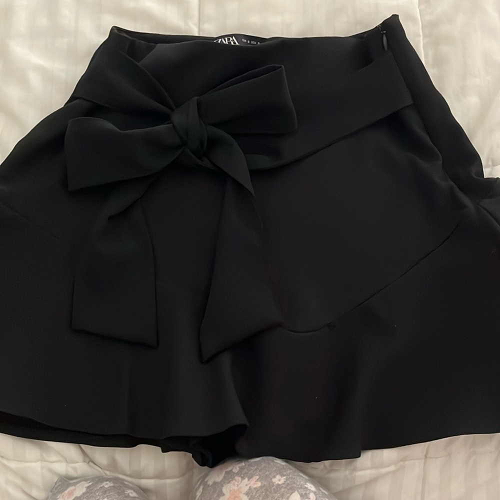 Black zara skirt with shorts underneath size S